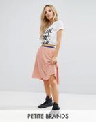 Noisy May Petite Pleated Skater Skirt With Contrast Waistband - Pink