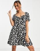 Qed London Twist Front Mini Dress In Daisy Print-black