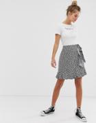 New Look Ruffle Mini Skirt In Ditsy Print - Black