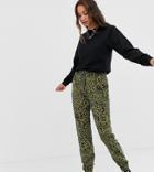 New Look Tall Jogger In Animal Print - Green