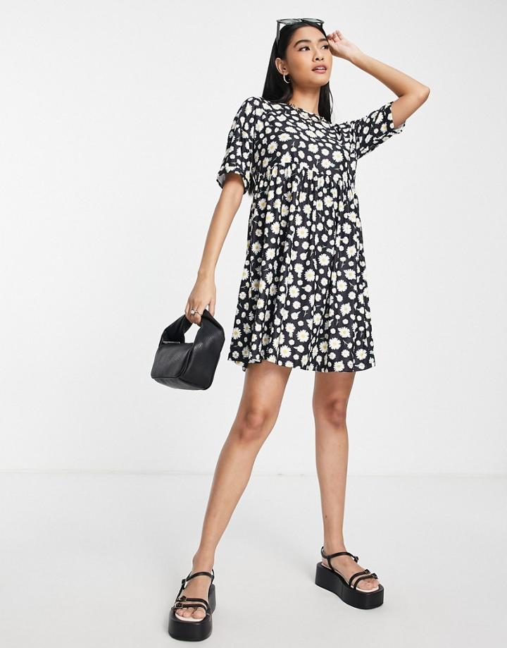 Urban Threads Oversized Smock Dress In Daisy Print-black