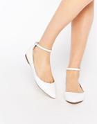 Faith Al White Asymmetric Pointed Flat Shoes - White