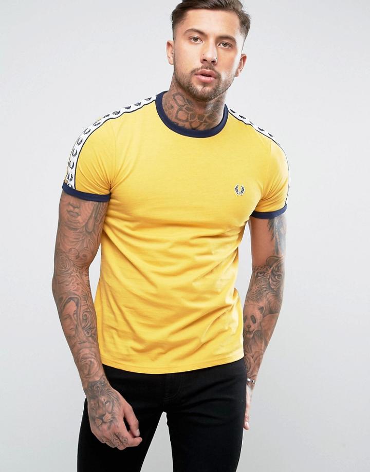 Fred Perry Sports Authentic T-shirt In Gold - Gold