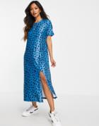 Urban Threads Midi T-shirt Dress In Blue Splodge Print-white