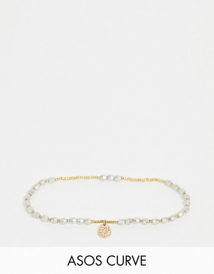 Asos Design Curve Stretch Bracelet With Mini Faux Freshwater Pearls And Hammered Teardrop Charm In Gold Tone - Gold