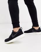 Nike Roshe One Sneakers In Black