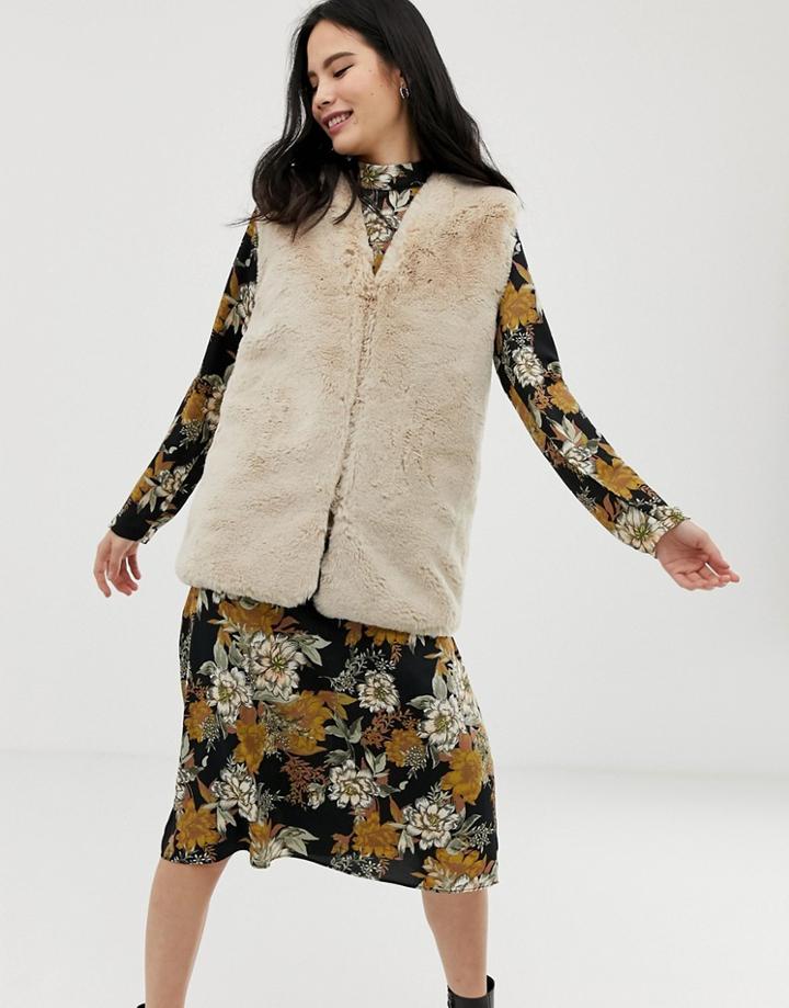Qed London Soft Faux Fur Vest - Brown
