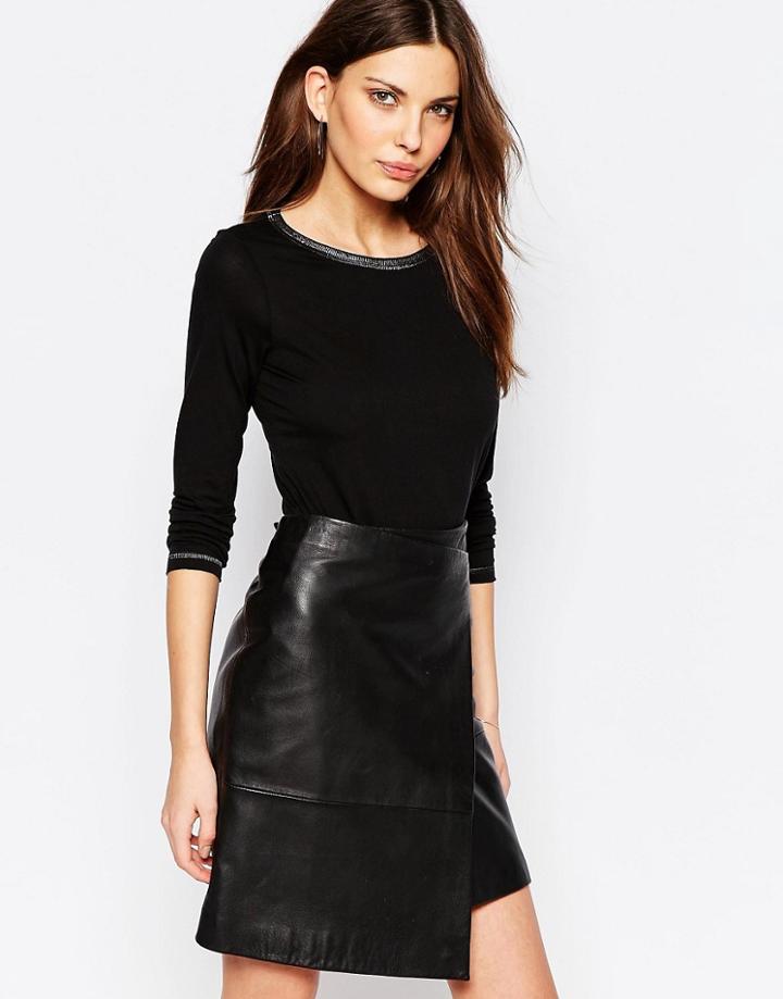 Sisley Longsleeve Top With Detailed Neck In Black - Black