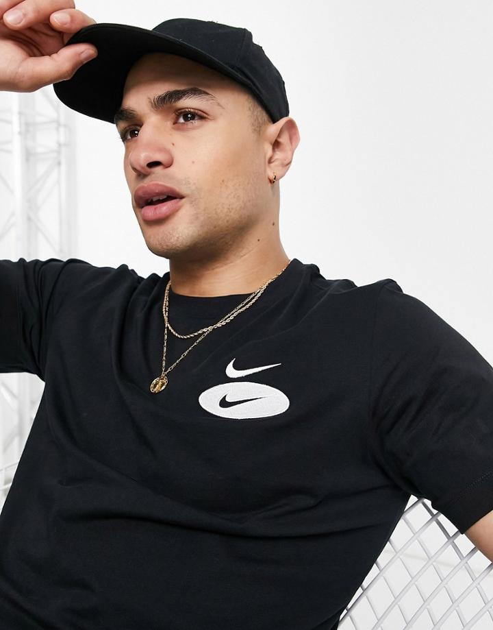 Nike Swoosh Small Logo T-shirt In Black