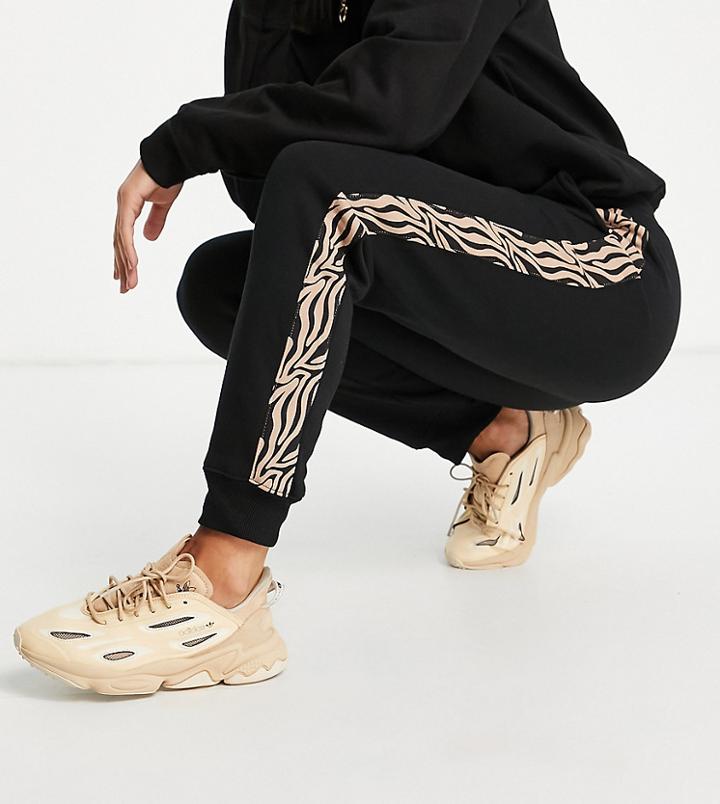 Russell Athletic Animal Print Stripe Cuffed Sweatpants In Black