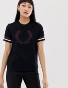 Fred Perry Satin Tape Wreath Logo T-shirt - Black