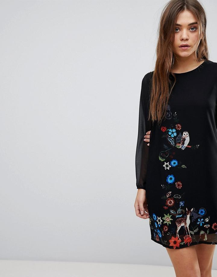 Yumi Long Sleeev Shift Dress In Woodland Border Print - Black