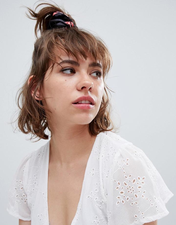 Asos Design Scrunchie Hair Tie In Kiss Print - Multi