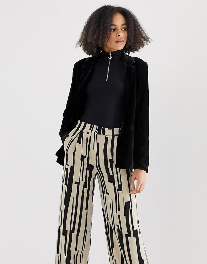 Minimum Boxy Velvet Blazer - Black