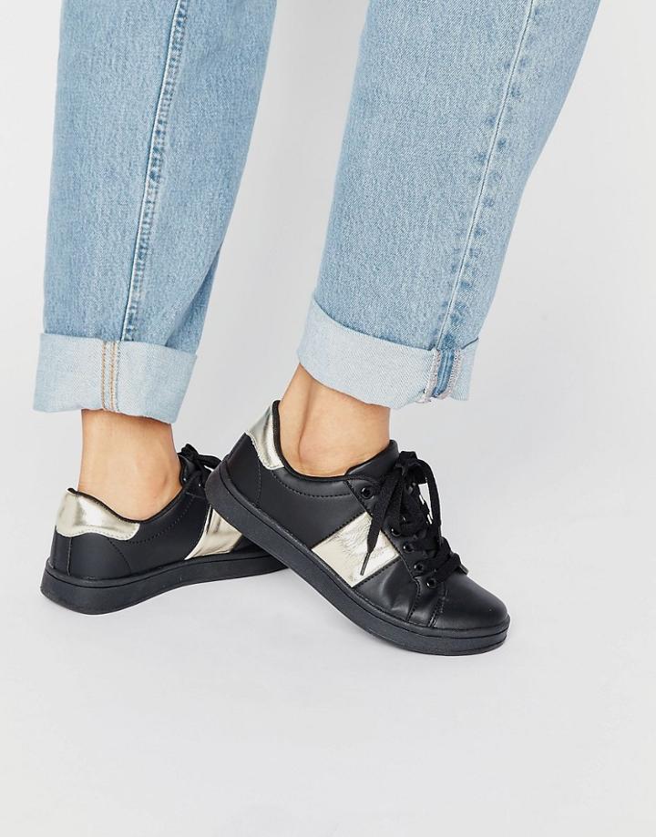 Truffle Strut Sneaker - Black