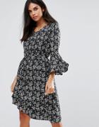 Yumi Flare Sleeve Dress In Floral Print - Black