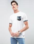 Produkt T-shirt With Contrast Printed Pocket - White