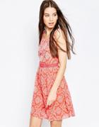 Qed London Printed Dress With Contrast Collar - Coral