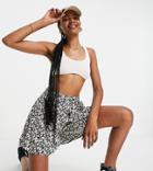 New Look Tall Flippy Shorts In Black Pattern