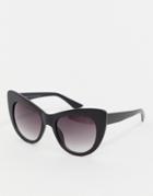 Svnx Chunky Cat Eye Sunglasses In Black - Black