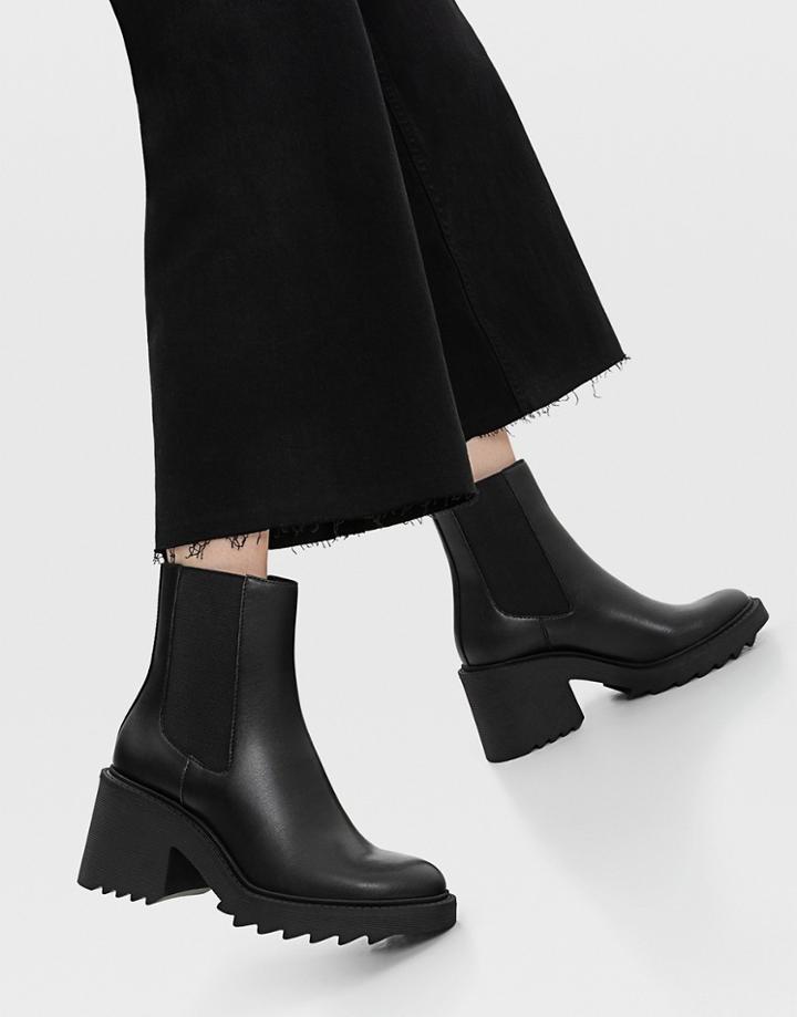 Stradivarius Chunky Heeled Chelsea Boot In Black