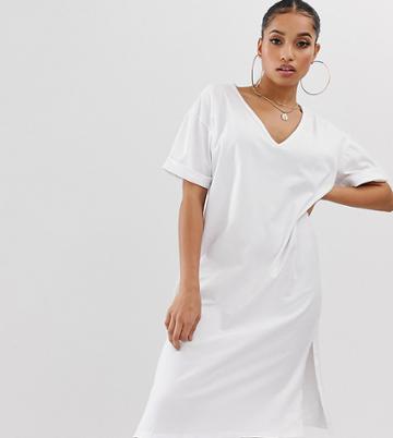 Boohoo Petite Oversized T-shirt Dress With V Neck In White - White