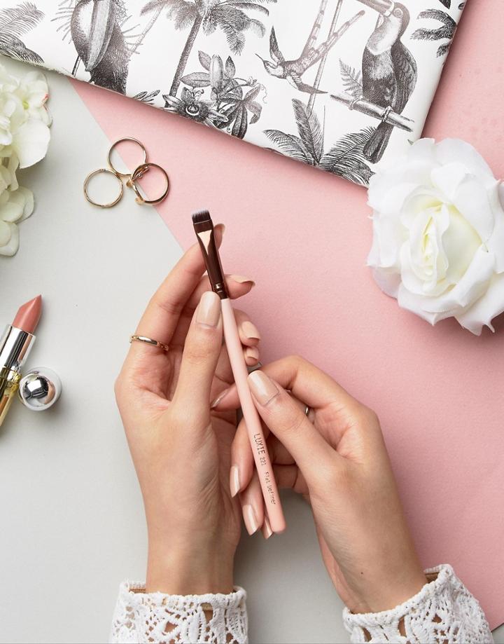 Luxie Flat Definer Eye Brush 221 - Clear