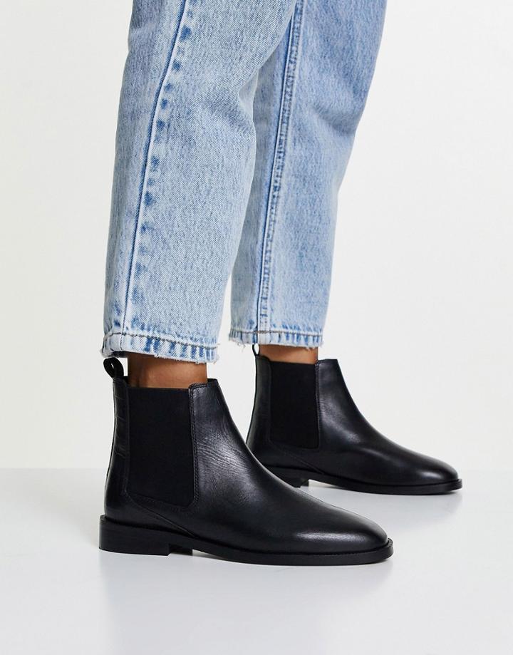 Schuh Christina Leather Chelsea Boots In Black