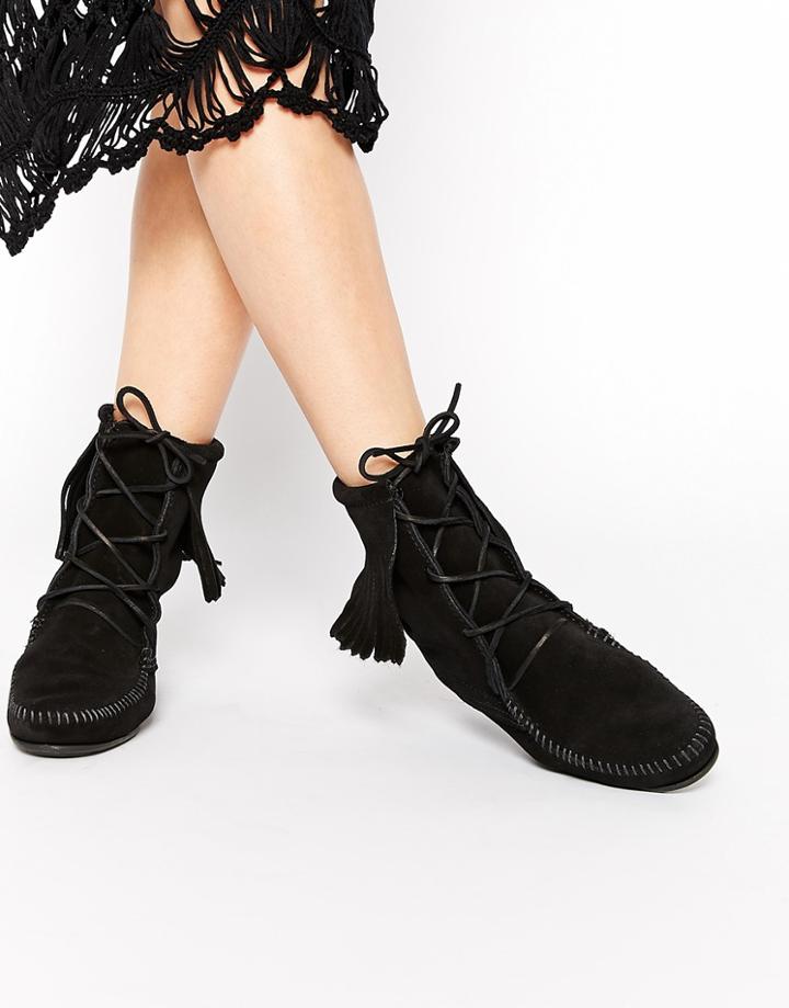 Minnetonka Black Suede Tramper Boots - Black Suede