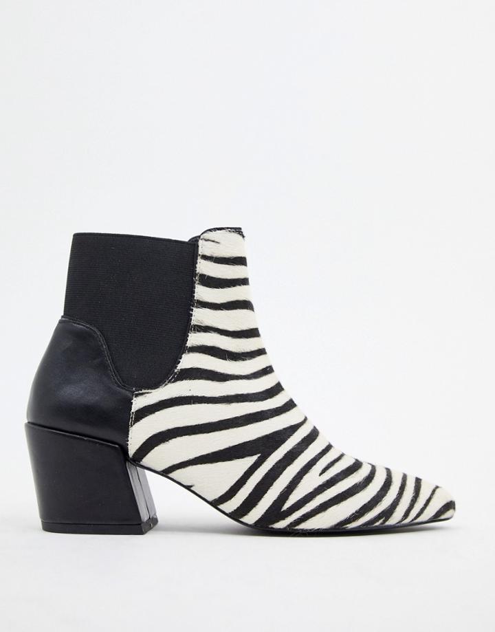 Stradivarius Zebra Print Boot - Black