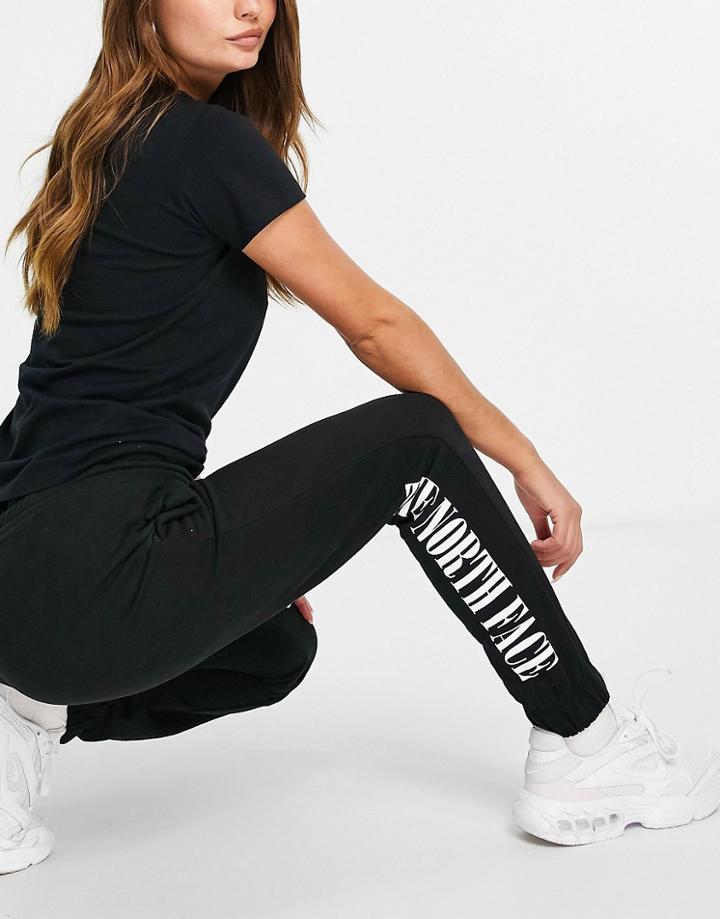 The North Face Expedition Graphic Sweatpants In Black