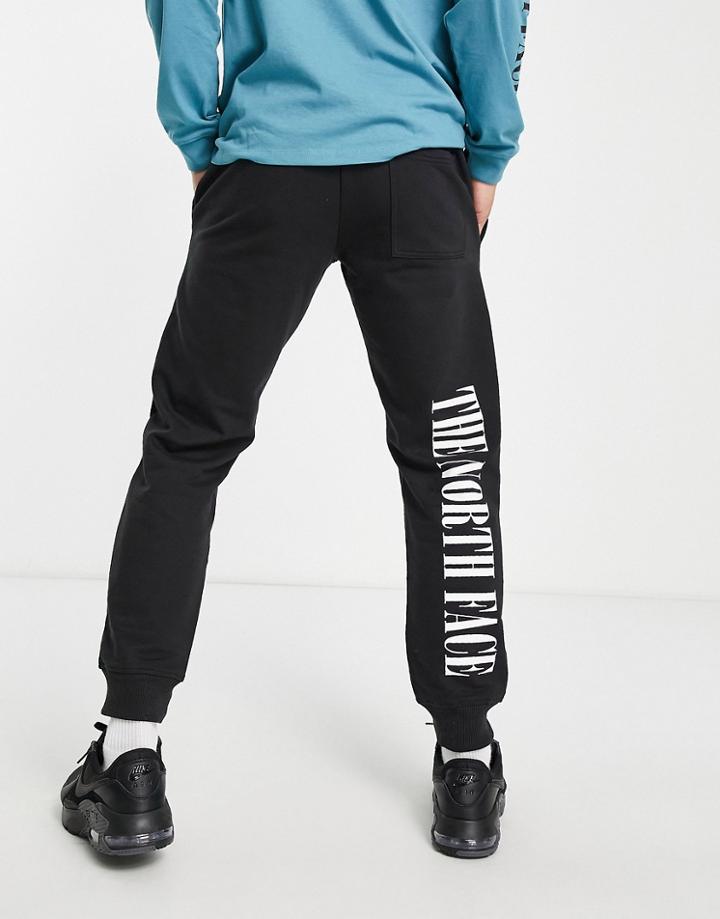 The North Face Recylced Expedition Graphic Sweatpants In Black