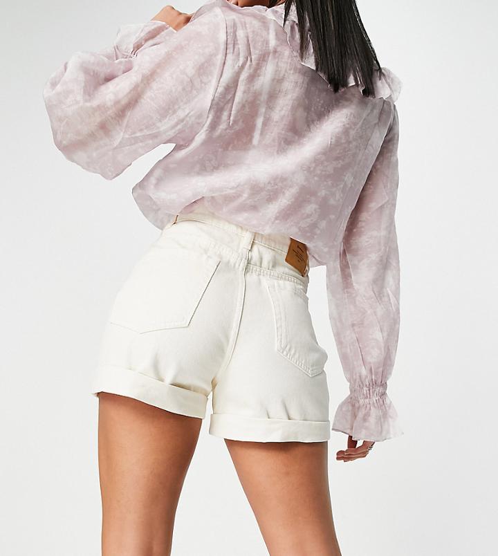 Stradivarius Mom Short In Ecru-white