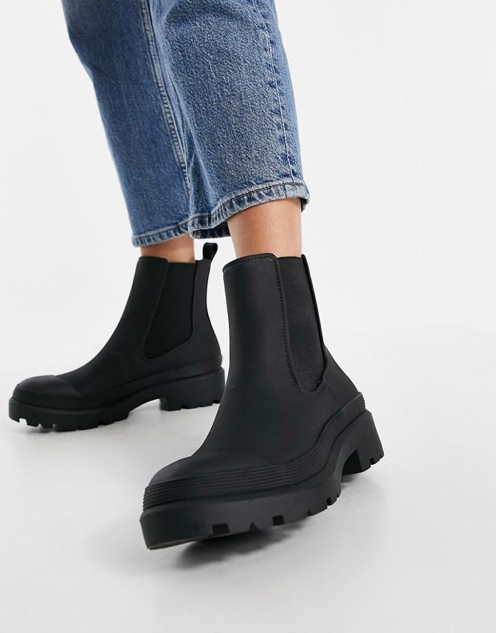 Pull & Bear Pull On Chelsea Boot In Black