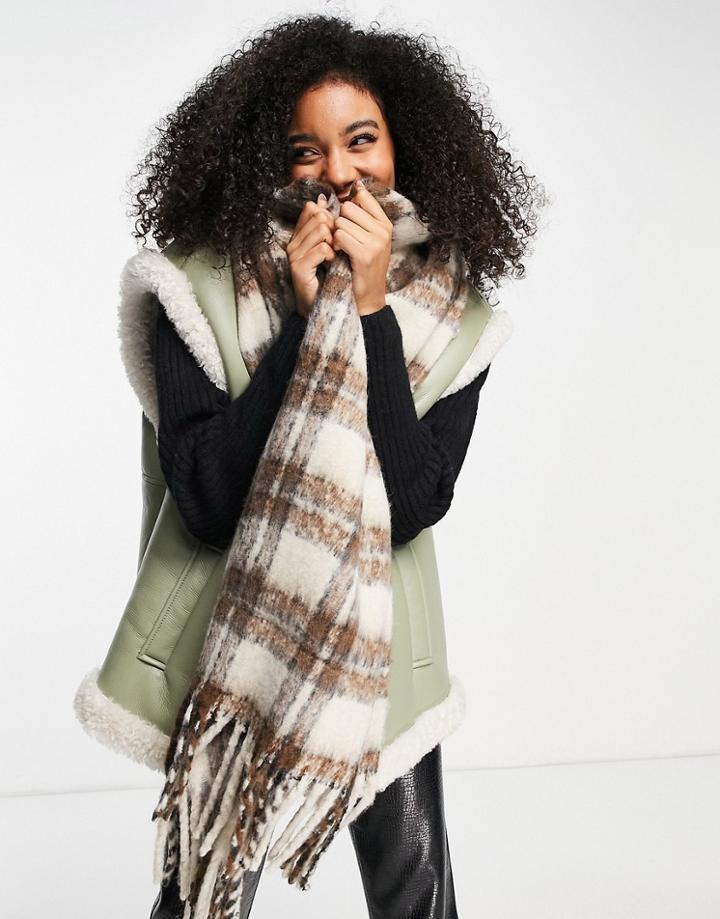 Vero Moda Chunky Knitted Scarf In Cream & Brown Check-multi