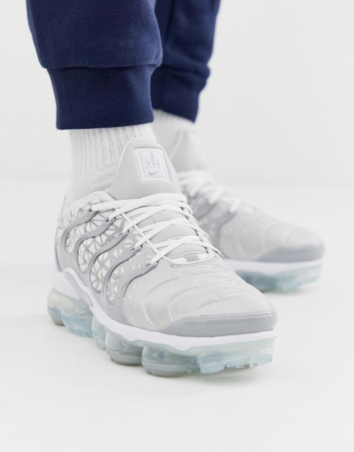 Nike Air Vapormax Plus Sneakers In Gray 924453-106