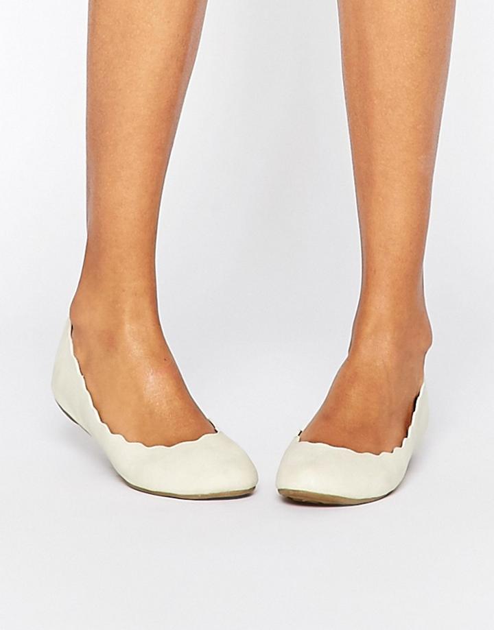 London Rebel Scalloped Ballet Flats - Cream