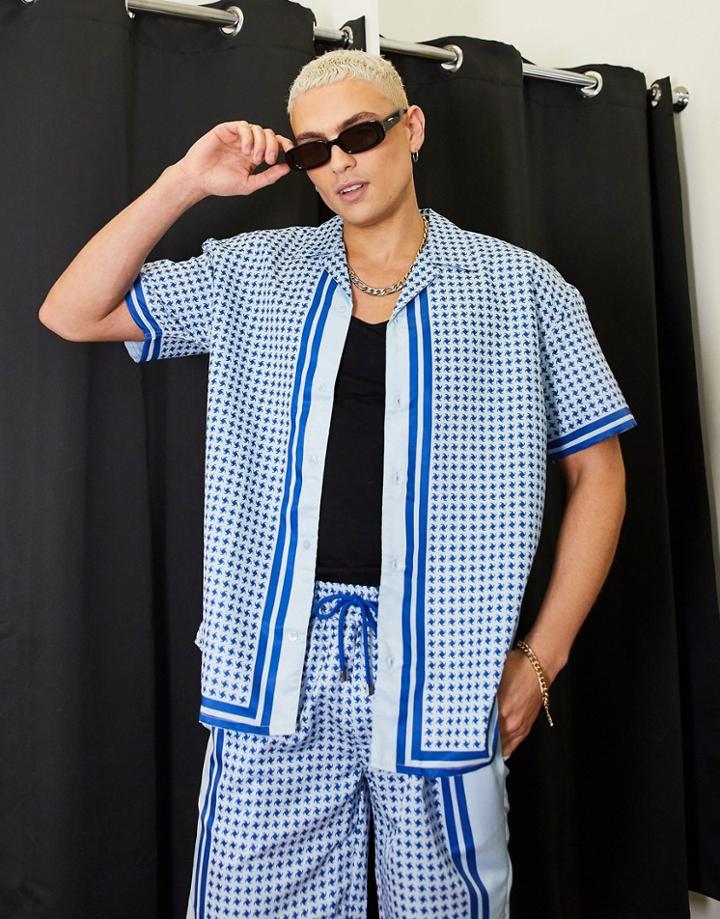 Mennace Shirt And Short Set In Light Blue With All Over Print And Border Detail