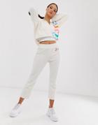 Juicy Couture Gothic Logo Towelling Cropped Sweatpants-white