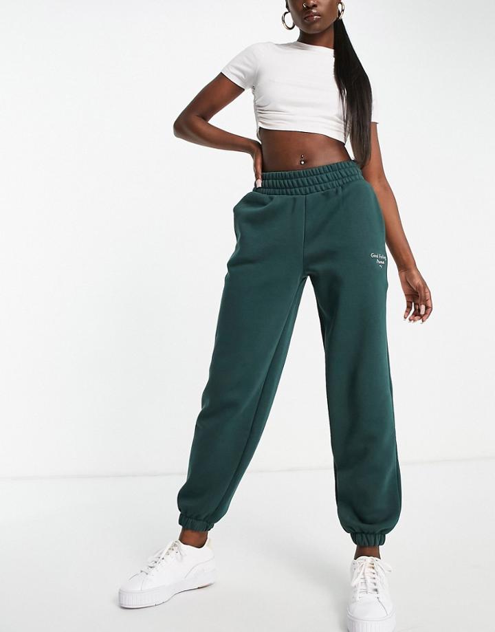 Puma Wellness Club Sweatpants In Dark Green