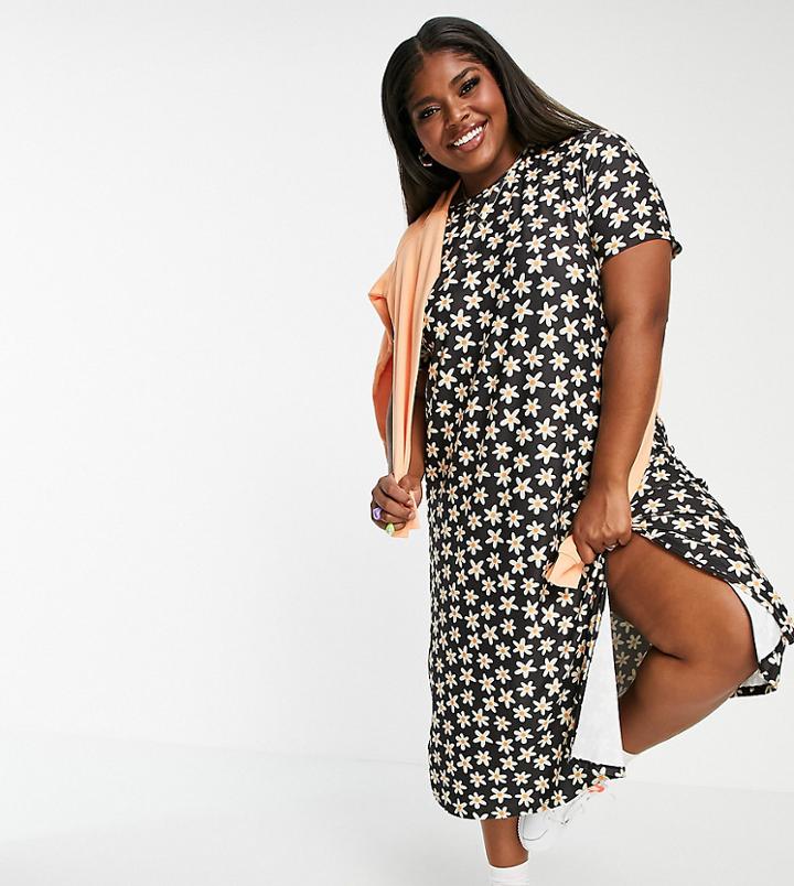 Urban Threads Plus Long T-shirt Dress In Daisy Print-black