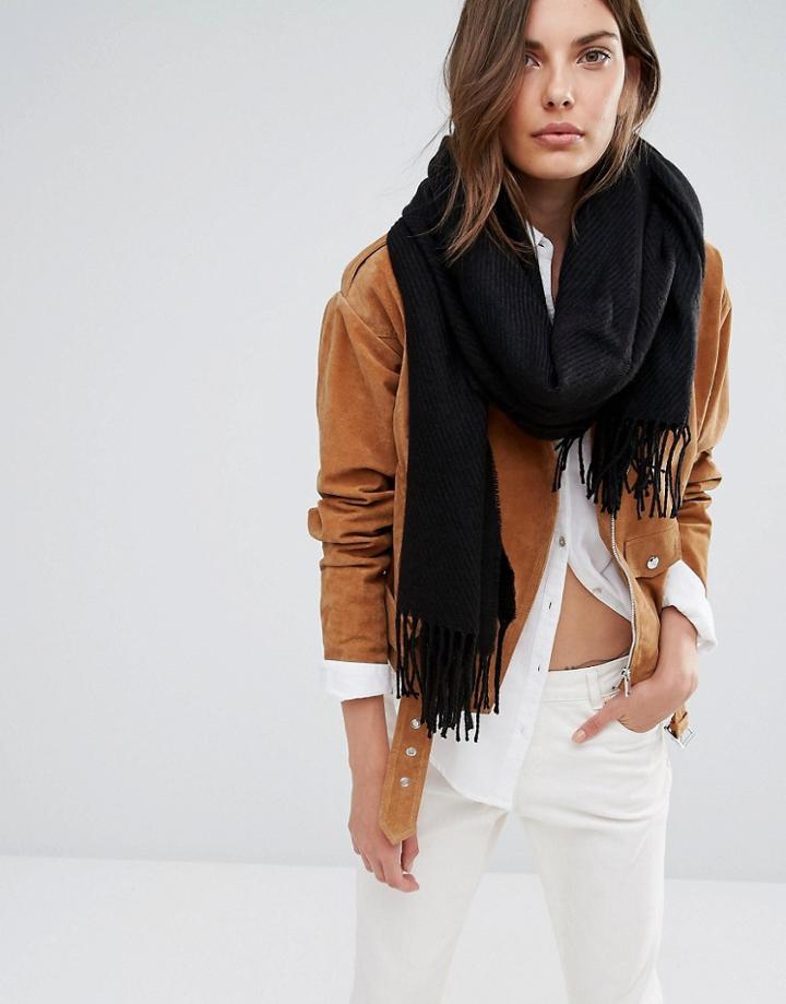 Pieces Woven Herringbone Scarf With Tassels In Black - Black