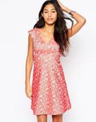Traffic People Falling Flowers Swoon Dress In Daisy Jaquard - Red