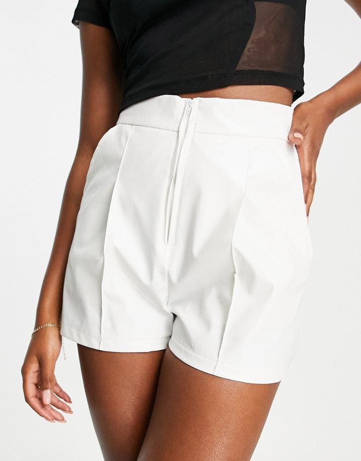 Naanaa Pu High Waist Shorts In Off-white