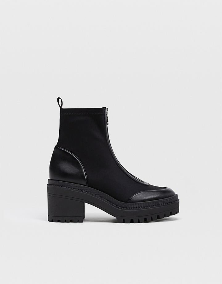 Stradivarius Chunky Heeled Chelsea Ankle Boot With Contrast Sole And Zip Front In Black