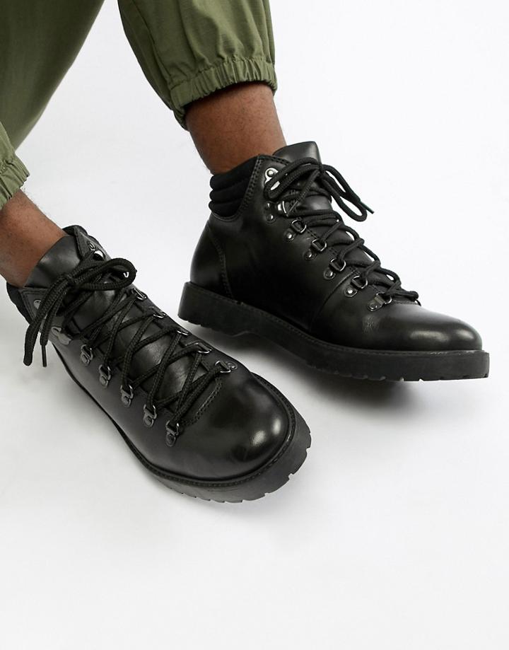 Zign Hiking Boots In Black - Black