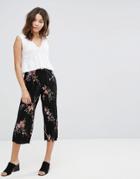 New Look Floral Plisse Crop Pants - Black