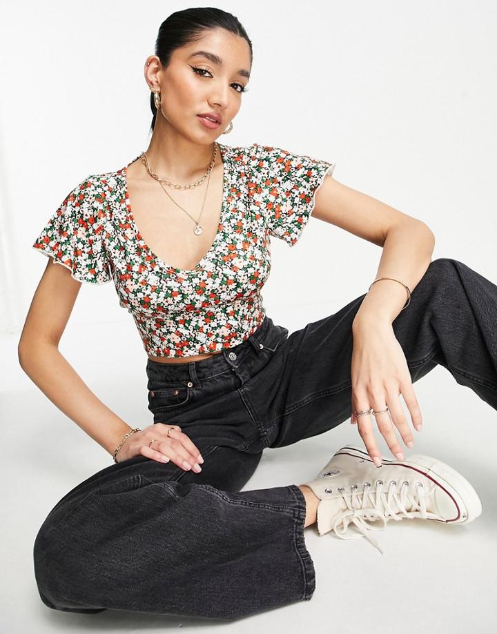 Pieces Ruffle Sleeve V-neck Crop Top In Red Ditsy Floral-multi