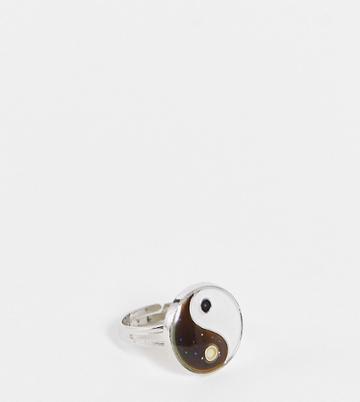 Daisy Street Exclusive Mood Ring In Adjustable Ying Yang Design-silver
