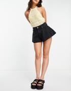 New Look Cropped Shorts In Black